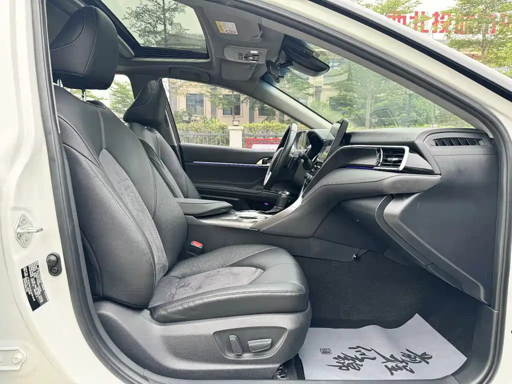 Toyota Camry 2021 — фото 19