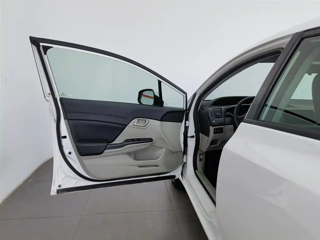 Honda Civic 2015 — фото 8