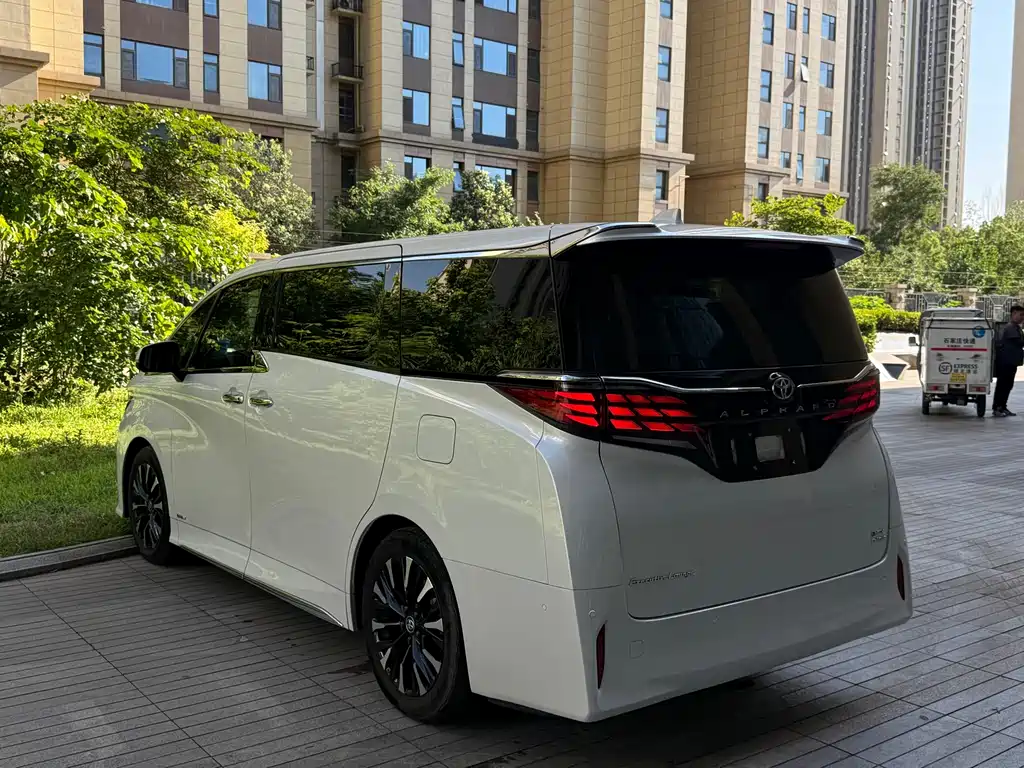 Toyota Alphard 2024 — фото 5