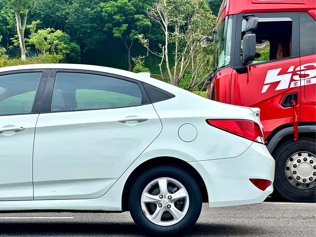 Hyundai Verna 2016 — фото 9