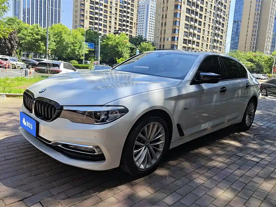 BMW 5 Series 2018 — фото 1