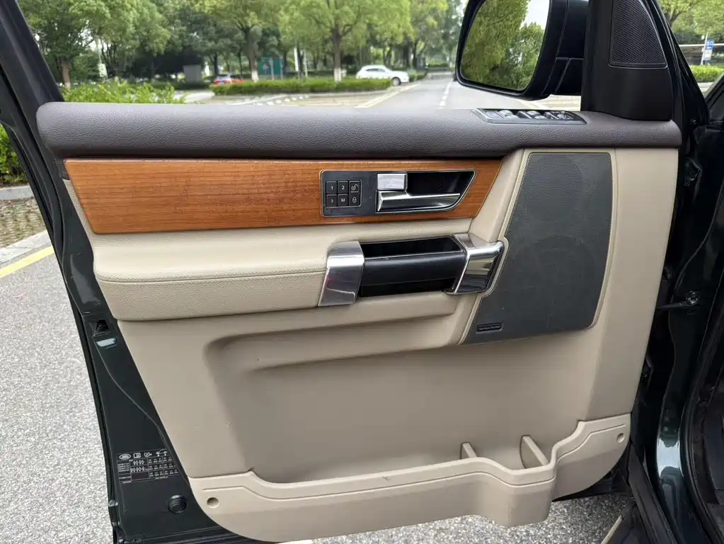 Land Rover Discovery 2011
