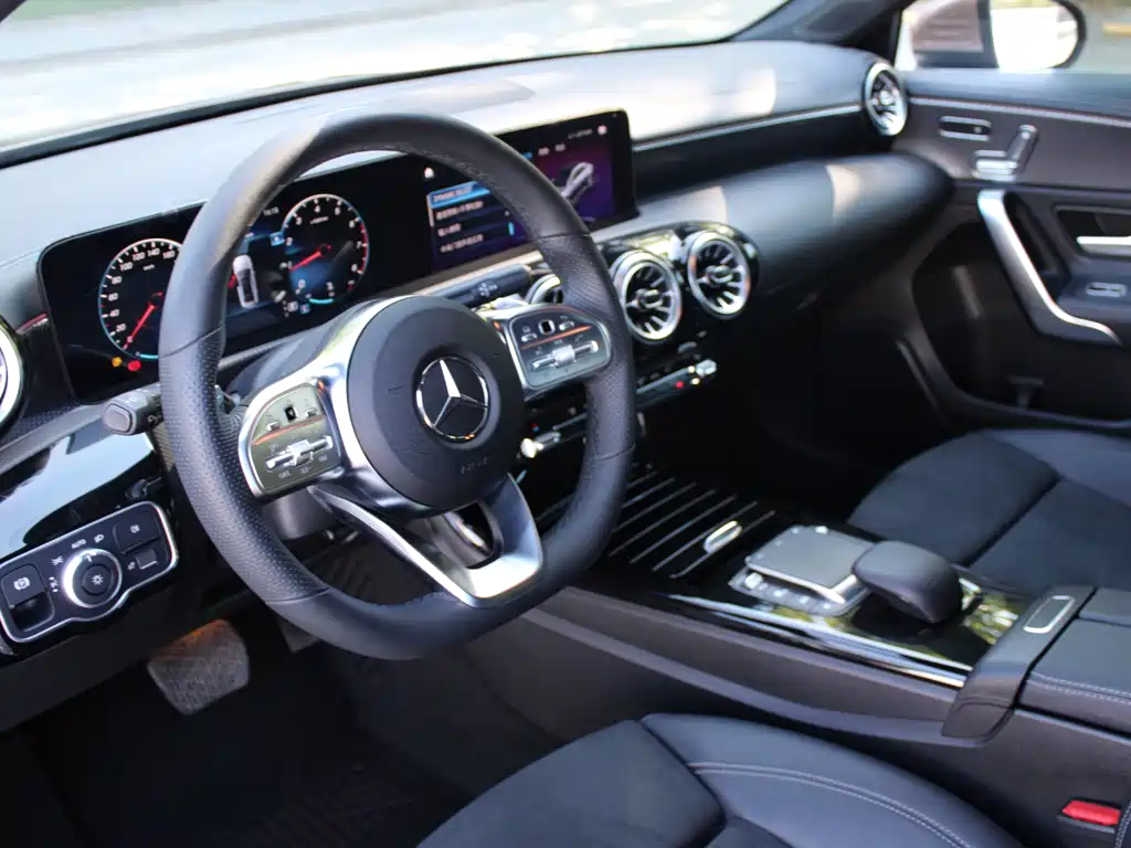 Mercedes-Benz A-Class 2021 — фото 16