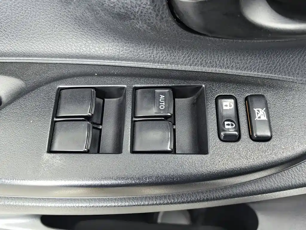 Toyota Yaris L 2016 — фото 9