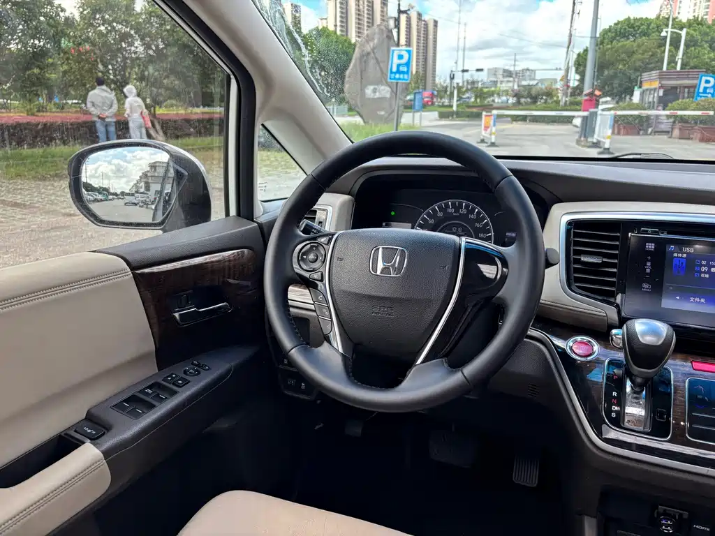 Honda Odyssey 2015 — фото 14