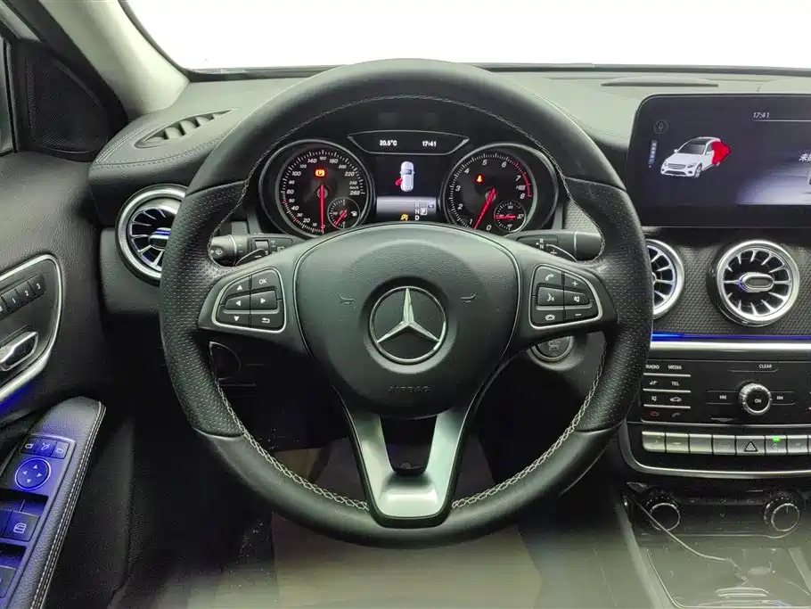 Mercedes-Benz GLA 2018 — фото 15