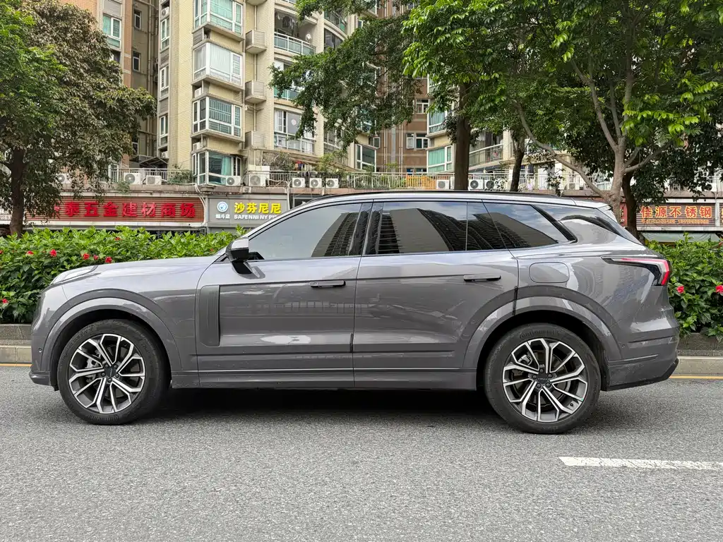 Lynk & Co 09 EM-P 2023 — фото 3