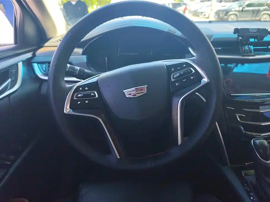 Cadillac XTS 2018 — фото 15
