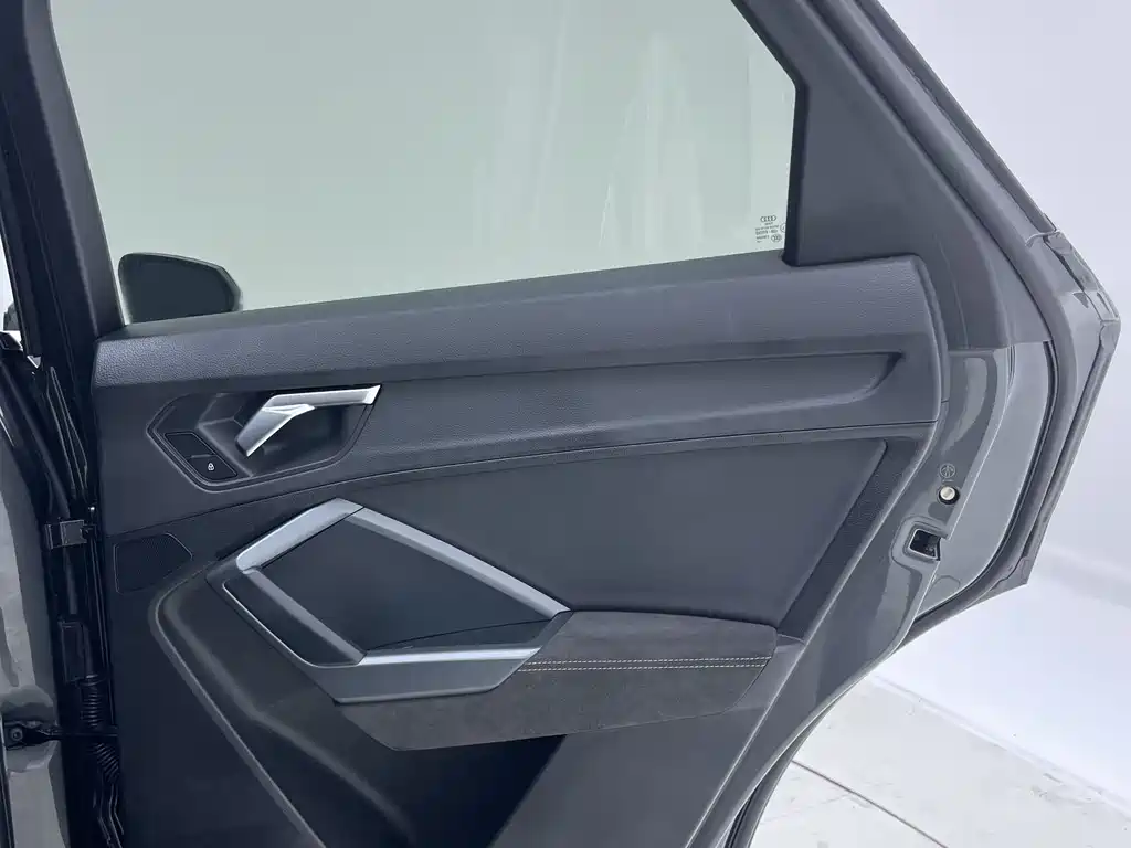 Audi Q3 Sportback 2023 — фото 25