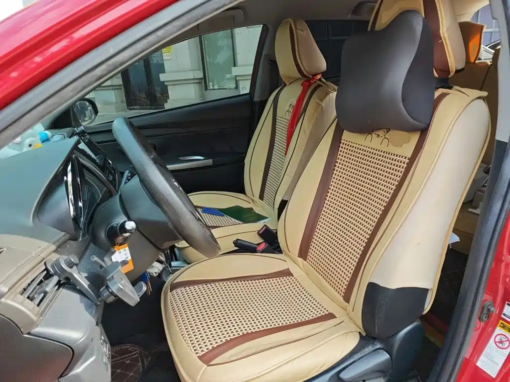 Toyota Yaris L 2015 — фото 11