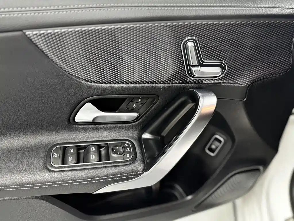 Mercedes-Benz A-Class 2023 — фото 11