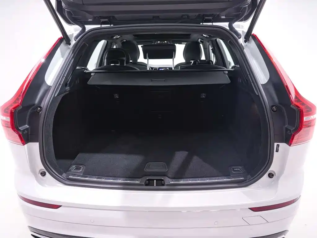 Volvo XC60 2019 — фото 19