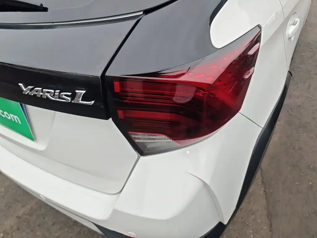 Toyota Yaris L 2023 — фото 8