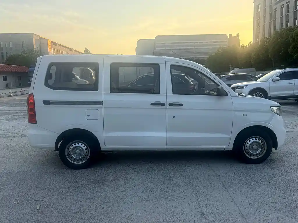 Wuling Hongguang V 2020 — фото 8