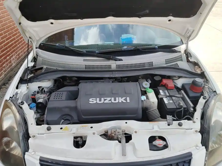 Suzuki Swift 2014 — фото 10