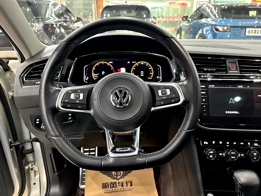 Volkswagen Tiguan L 2019 — фото 12