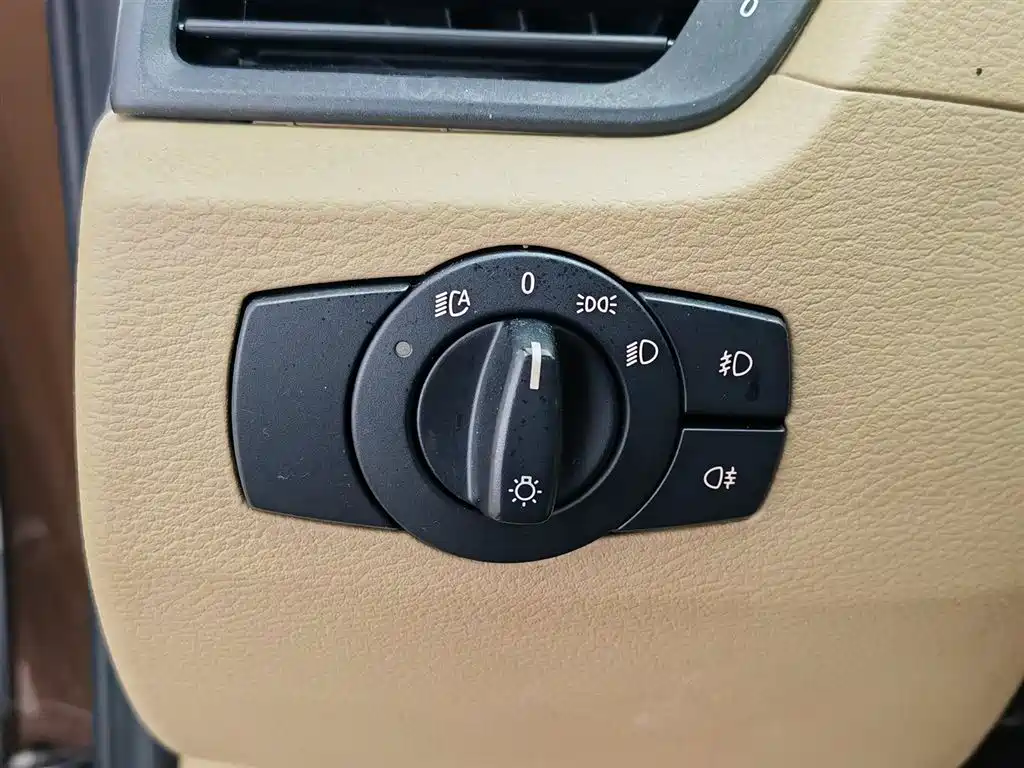 BMW X1 2012 — фото 21