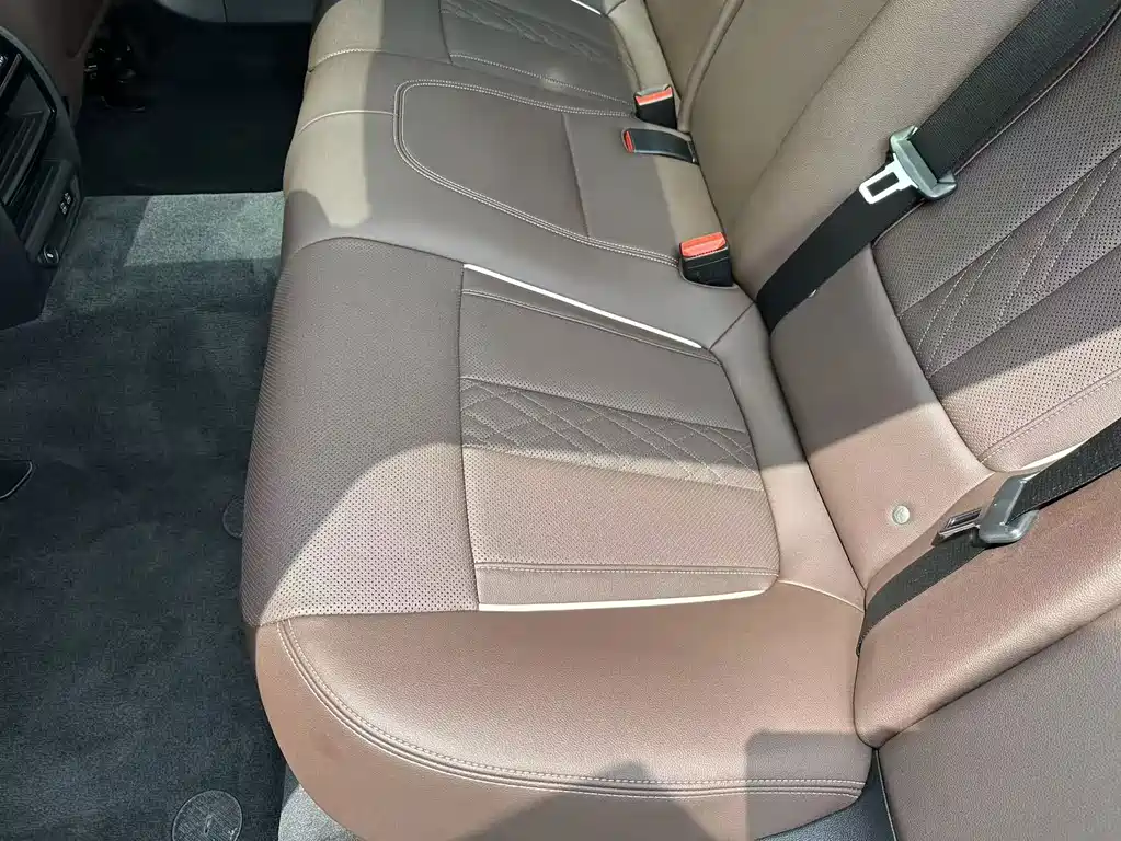 BMW 5 Series 2021 — фото 16