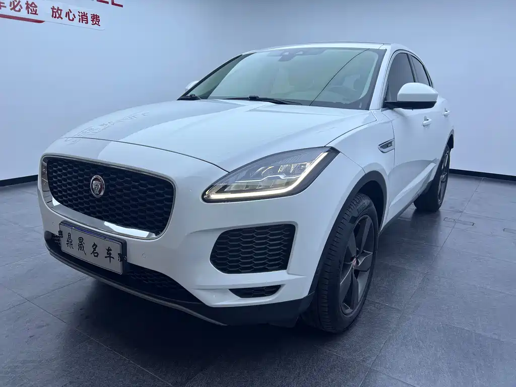 Jaguar E-PACE 2020 — фото 1