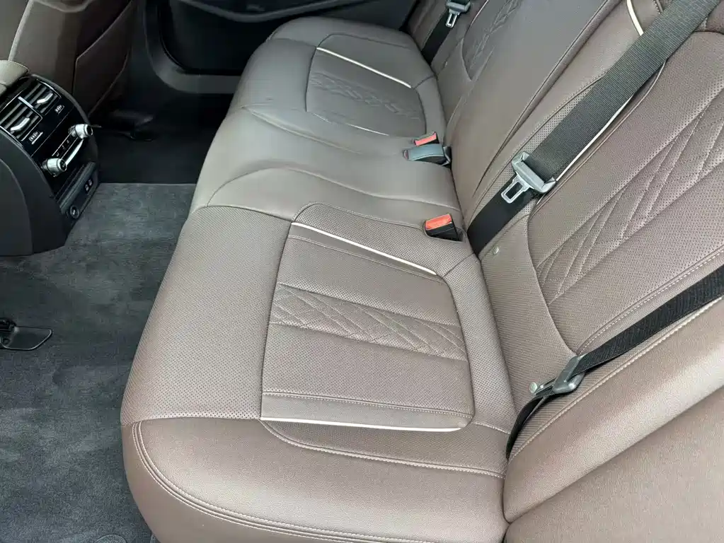 BMW 5 Series 2021 — фото 17
