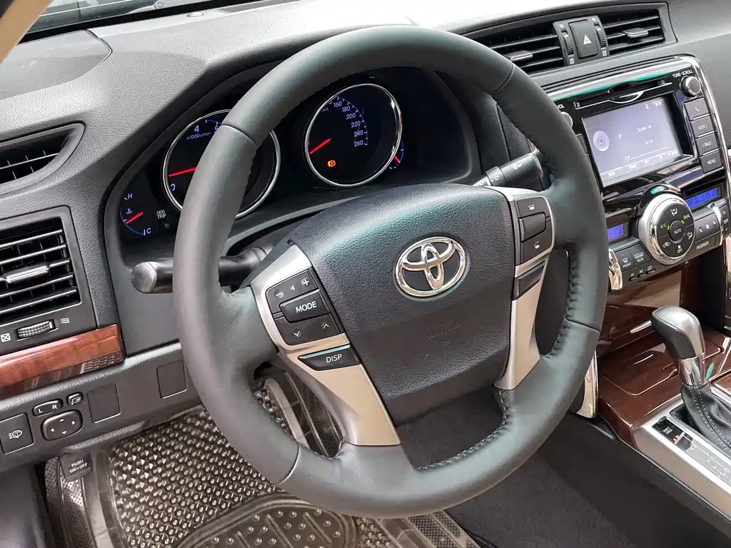 Toyota Reiz 2015 — фото 13