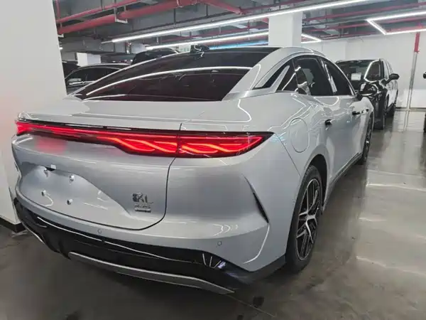 BYD Han L 2025