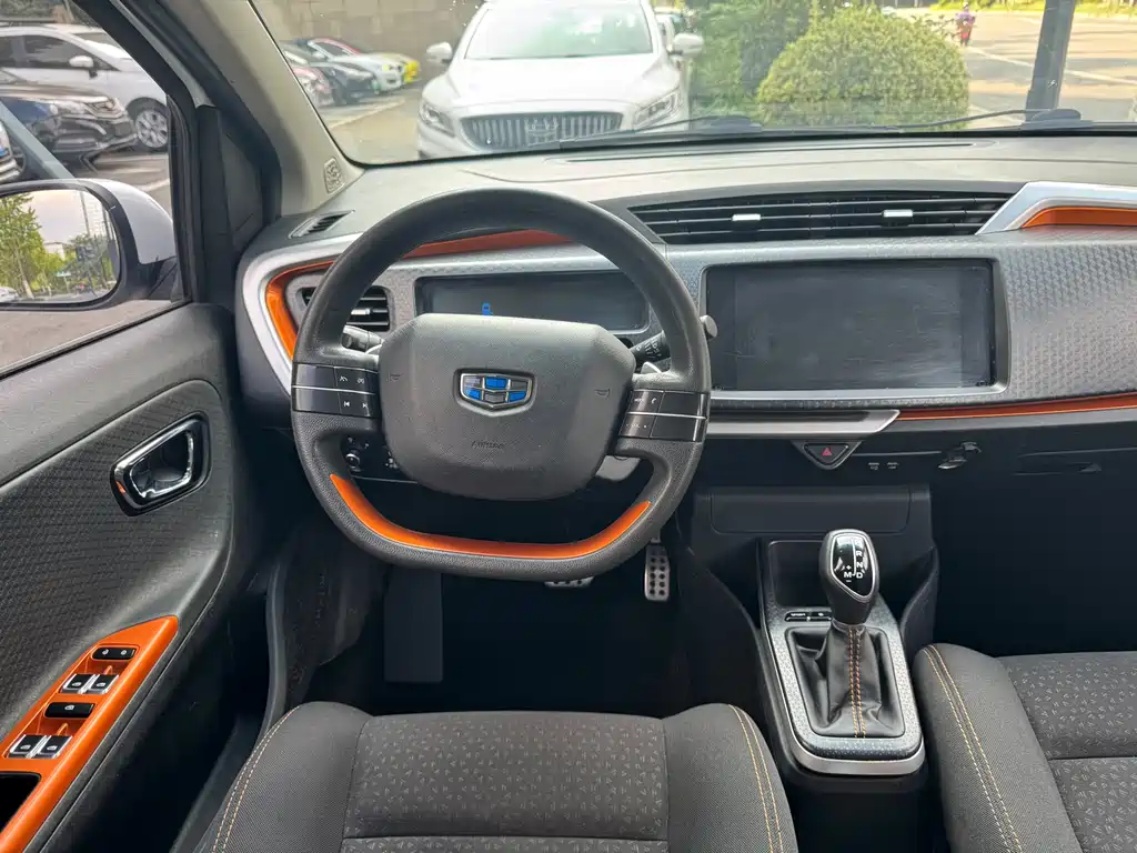 Geely Vision X1 2018 — фото 12