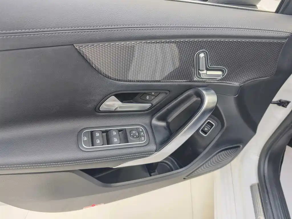 Mercedes-Benz A-Class 2023 — фото 10