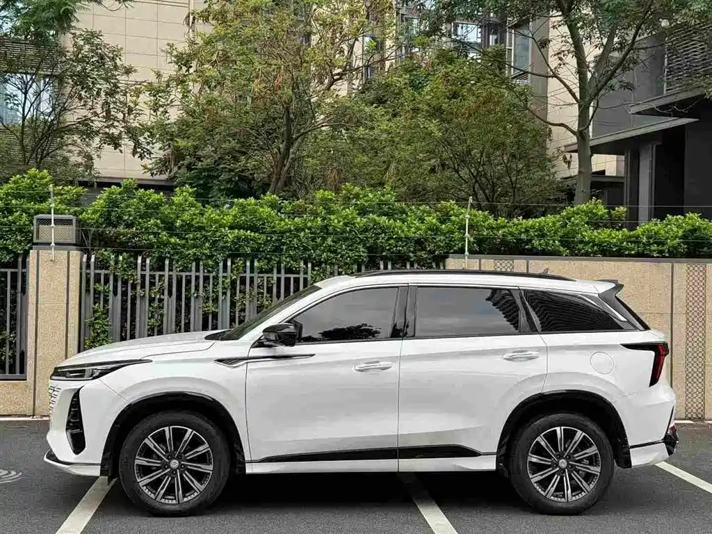 Changan CS75 PLUS 2025 — фото 2