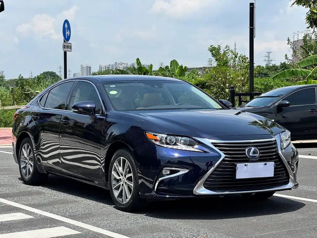 Lexus ES 2017 — фото 3