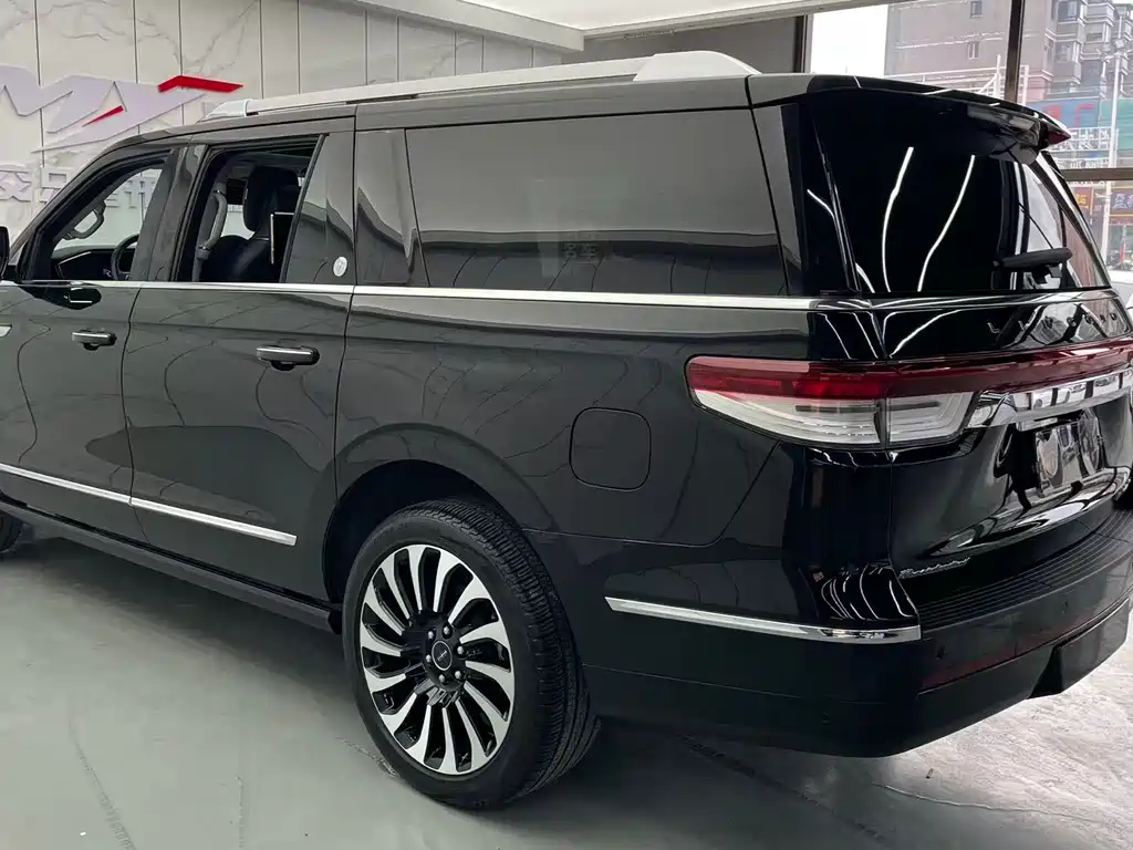 Lincoln Navigator 2023 — фото 22