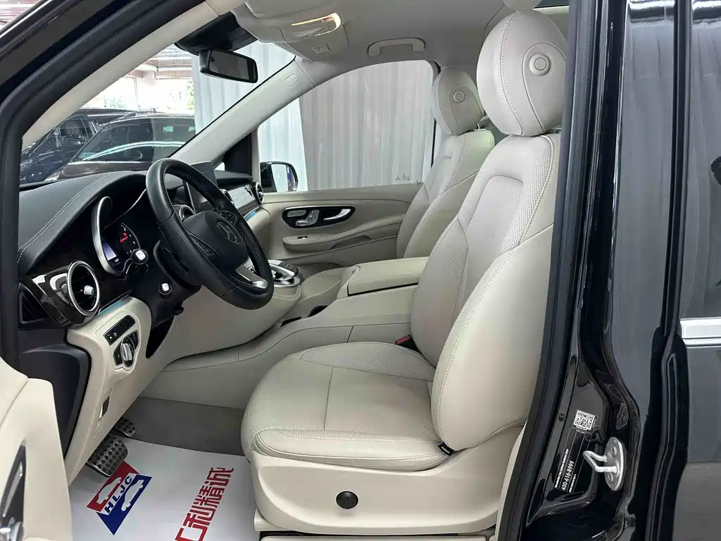 Mercedes-Benz V-Class 2017 — фото 11