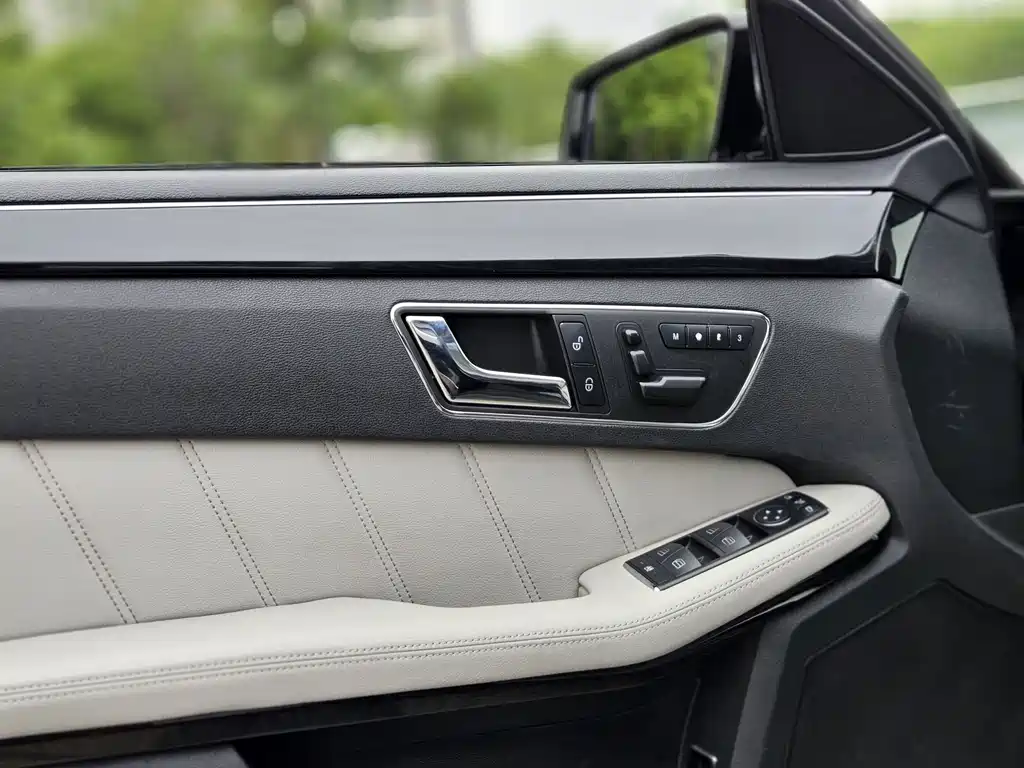 Mercedes-Benz E-Class 2010 — фото 24