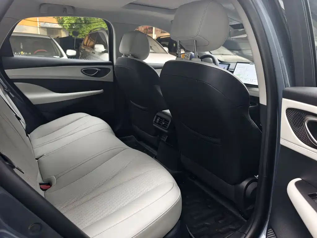 BYD Seal 05 DM-i 2025 — фото 8