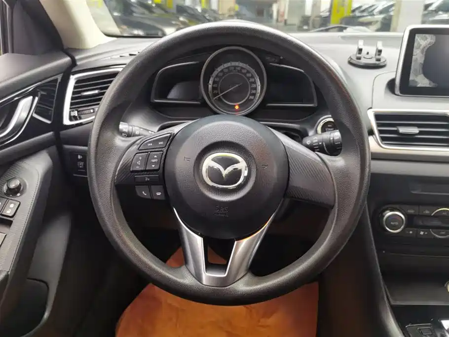 Mazda 3 Axela 2016 — фото 15