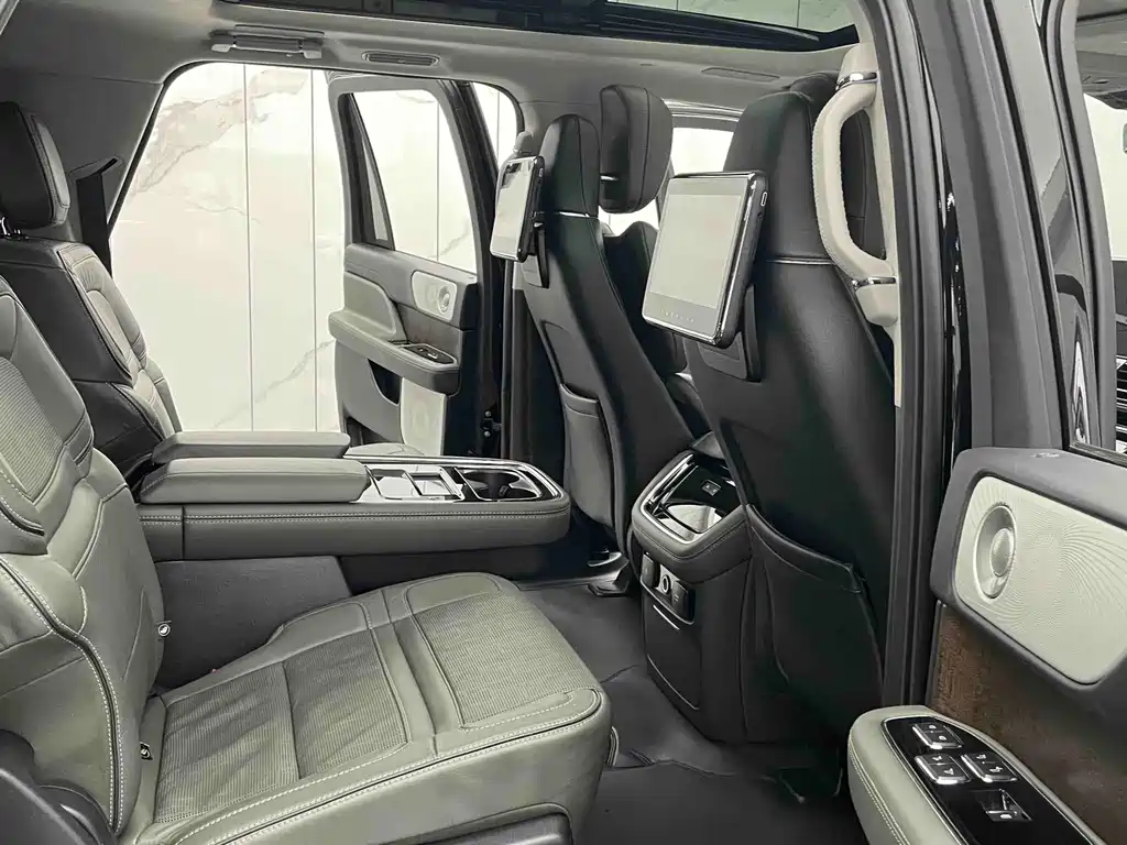 Lincoln Navigator 2023 — фото 13
