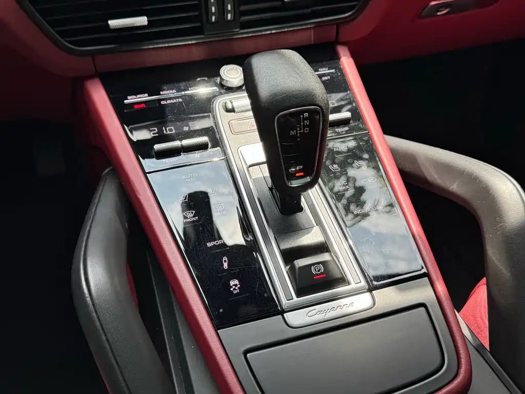 Porsche Cayenne 2023 — фото 16