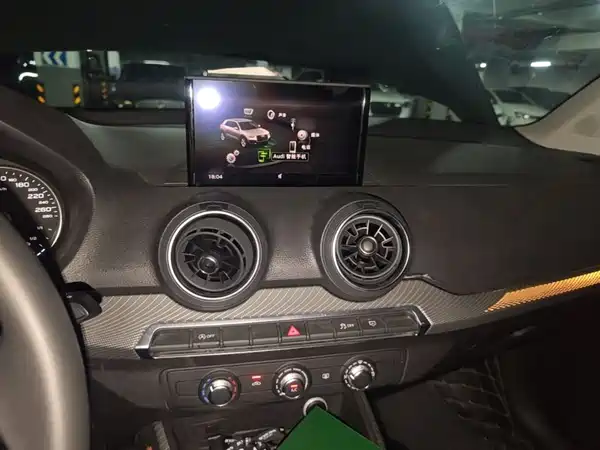 Audi Q2L 2020