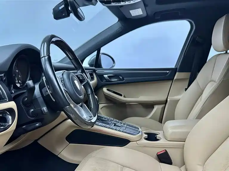 Porsche Macan 2017 — фото 16
