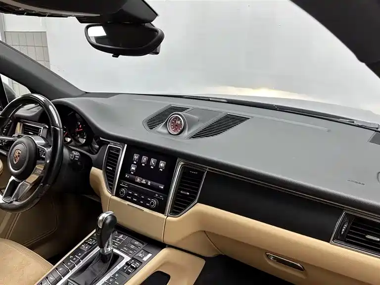 Porsche Macan 2017 — фото 13