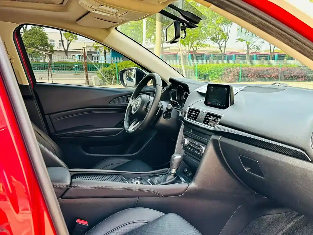 Mazda 3 Axela 2018 — фото 4