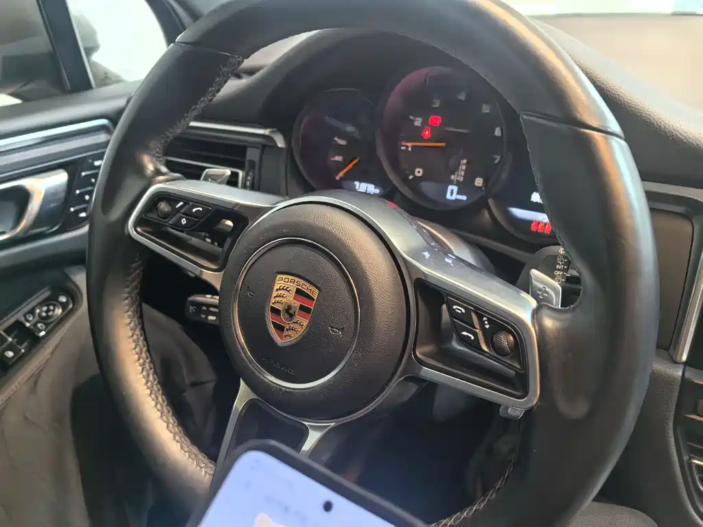 Porsche Macan 2019 — фото 9