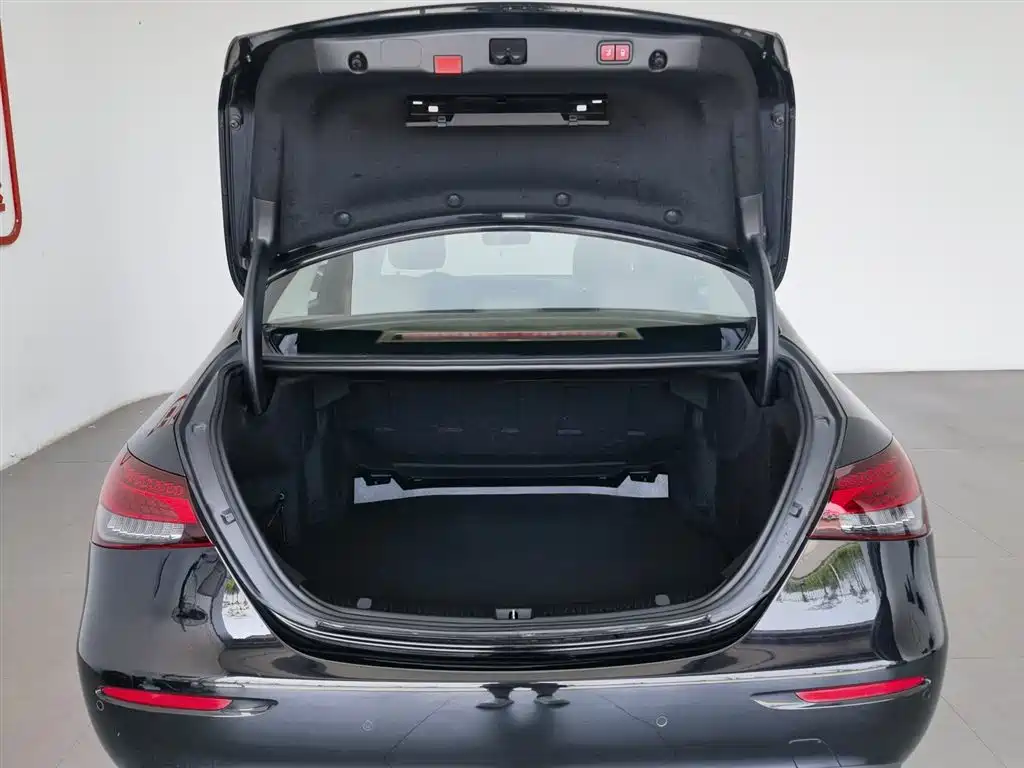 Mercedes-Benz E-Class 2022 — фото 16