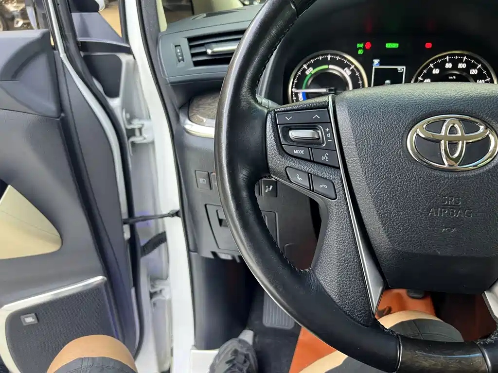 Toyota Alphard 2022 — фото 19