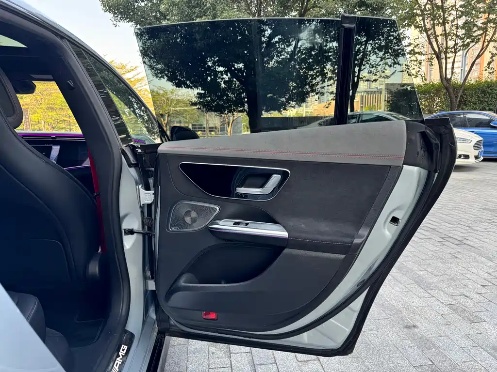 Mercedes-Benz EQE AMG 2023 — фото 16