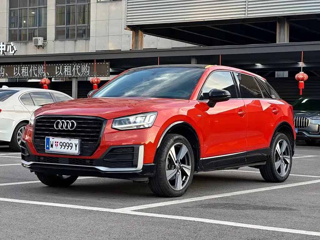 Audi Q2L 2021 — фото 1