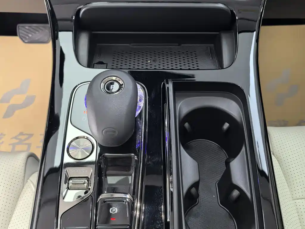 GAC Motor Trumpchi E9 2023 — фото 15