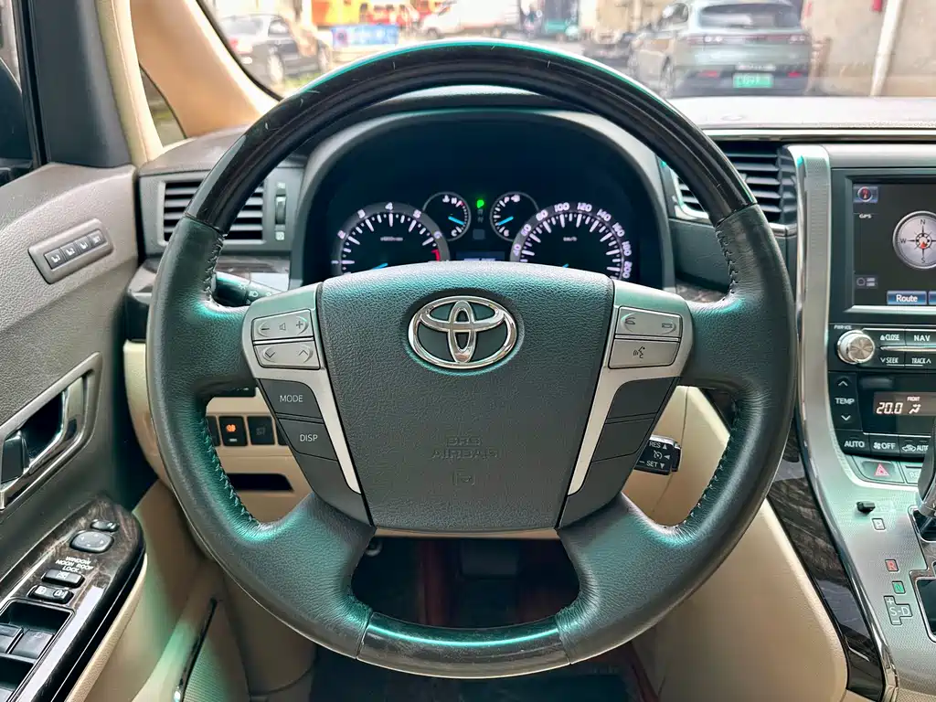 Toyota Alphard 2014 — фото 15
