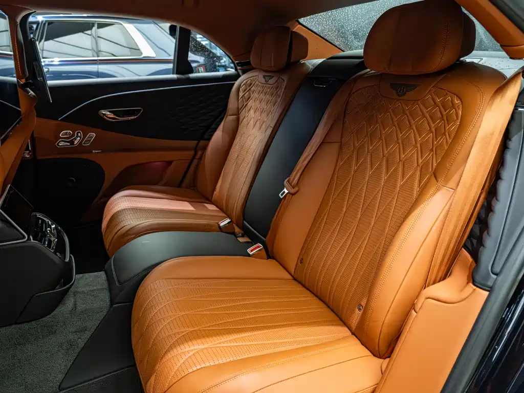 Bentley Flying Spur 2022 — фото 11