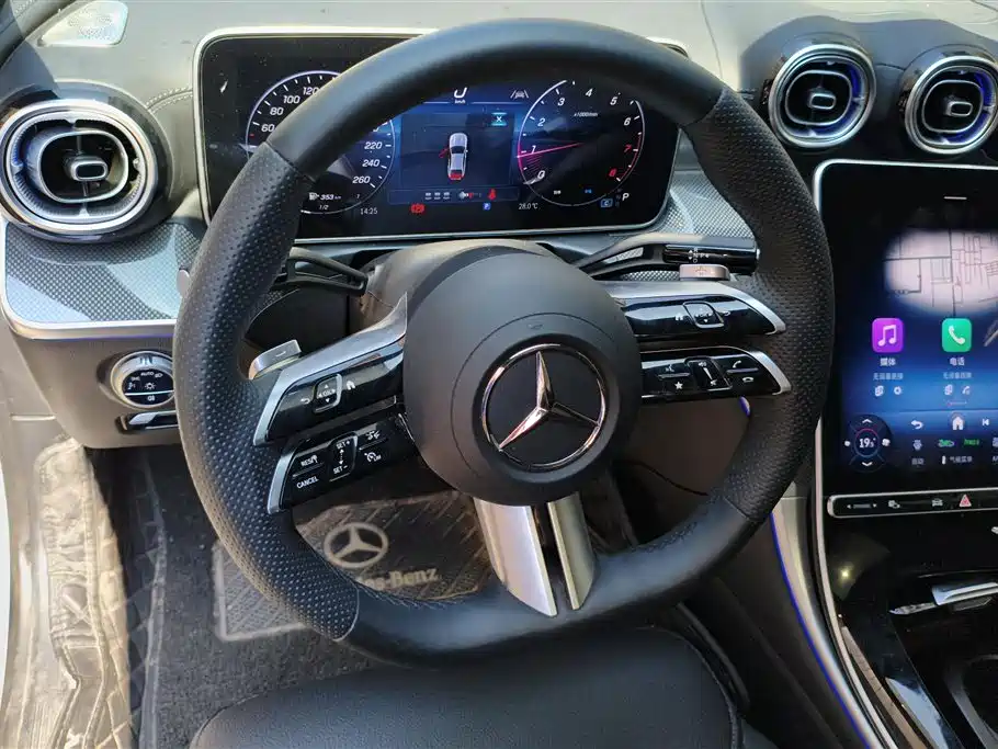 Mercedes-Benz C-Class 2025 — фото 15